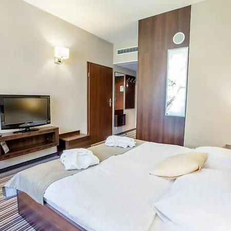 パーク ディアメント ブロツワフ 4* ヴロツワフ